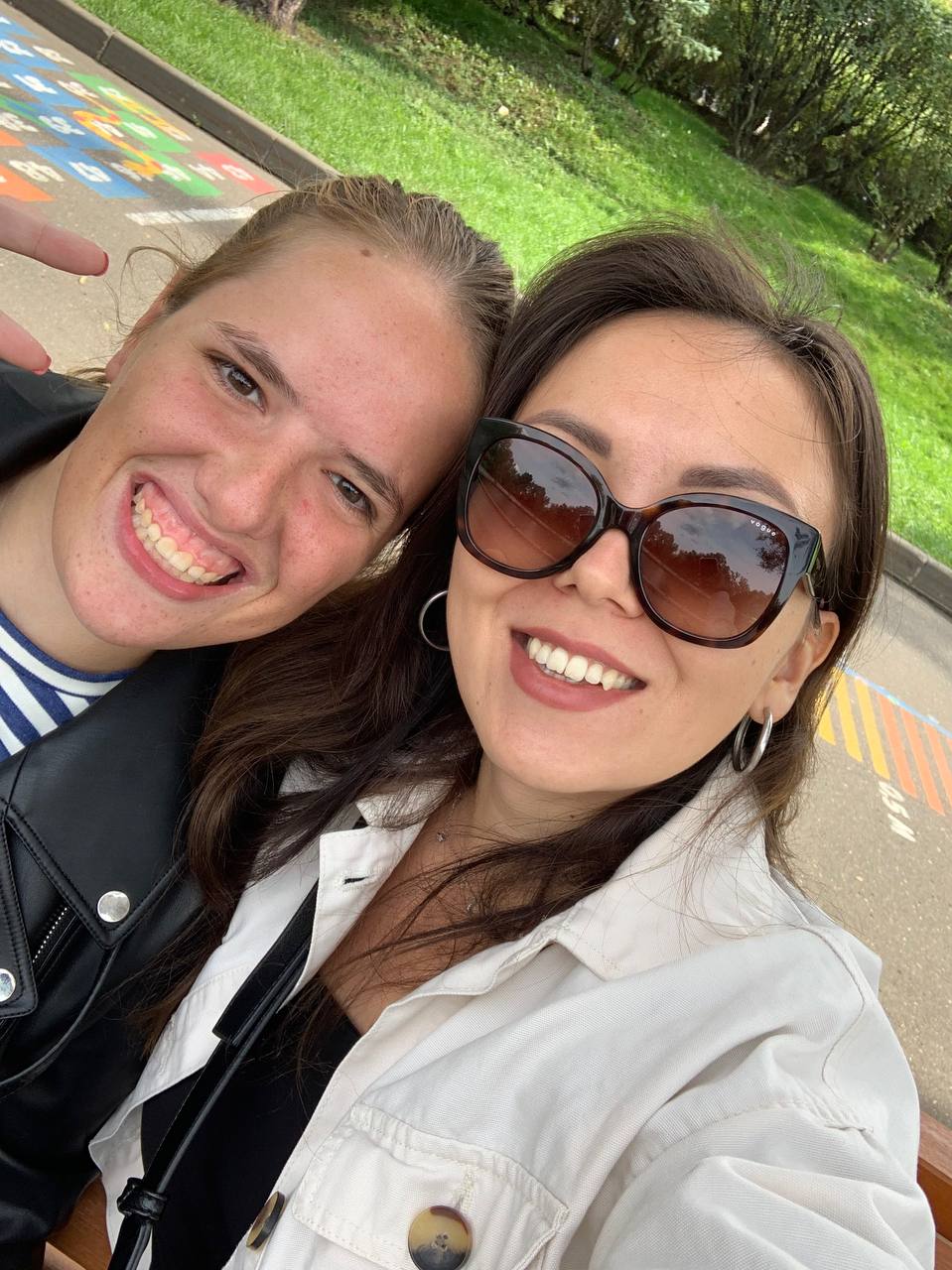 История дружбы Юлии и Елизаветы — волонтера и участницы программ фонда «Лучшие…