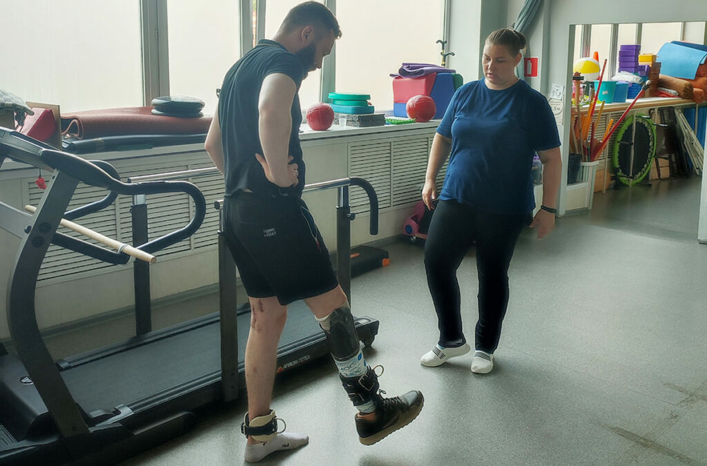 Научиться заново ходить — протез нужно освоить