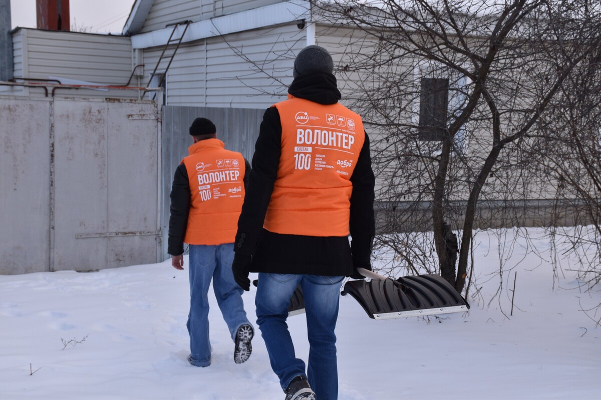Тамбовские волонтеры помогли пенсионерке выбраться из ледяного плена