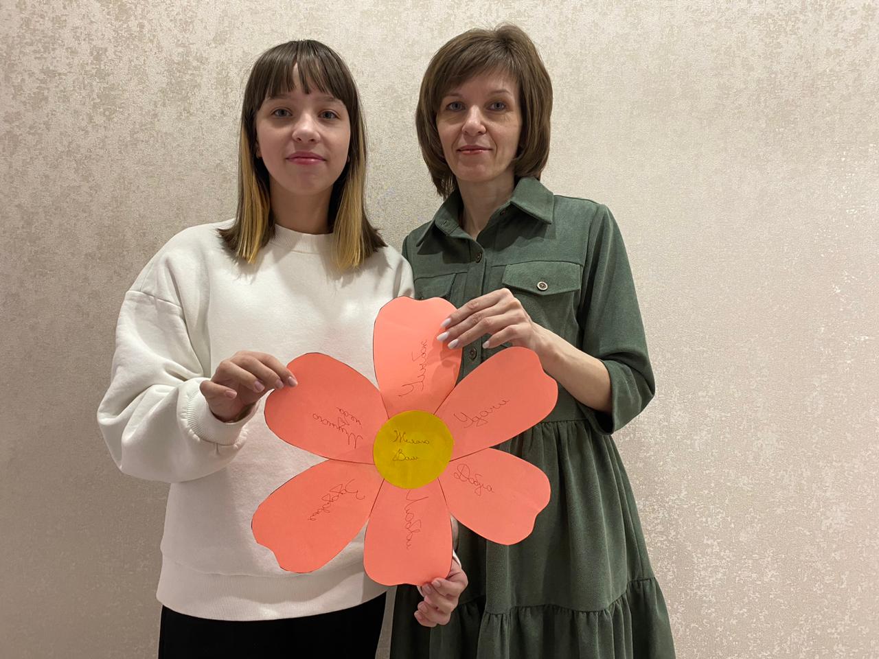 Волонтёры отряда «Поколение» подготовили квест для своих мам и поздравили их…