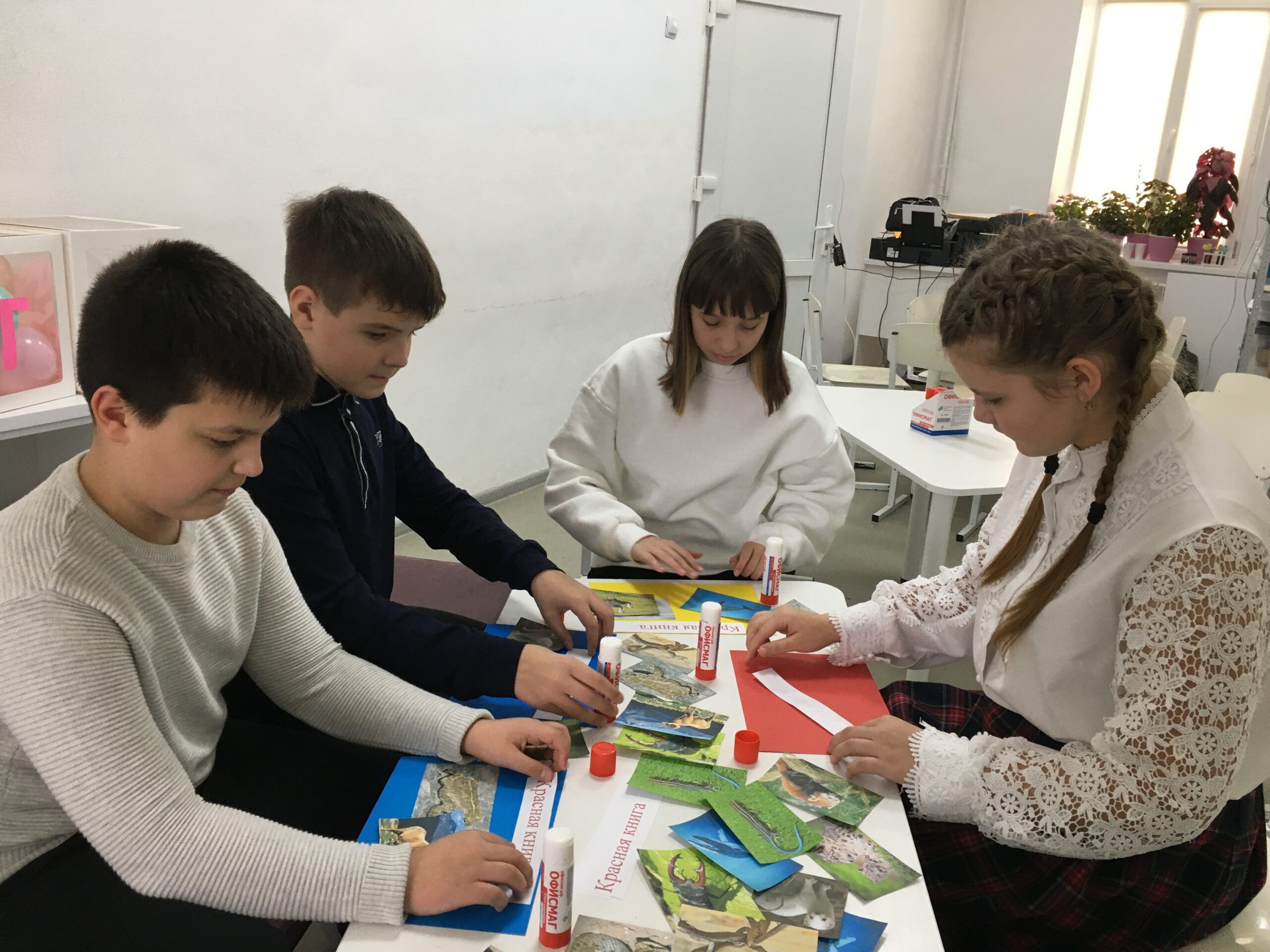 Юные волонтёры отряда «Поколение» создали свои Красные книги