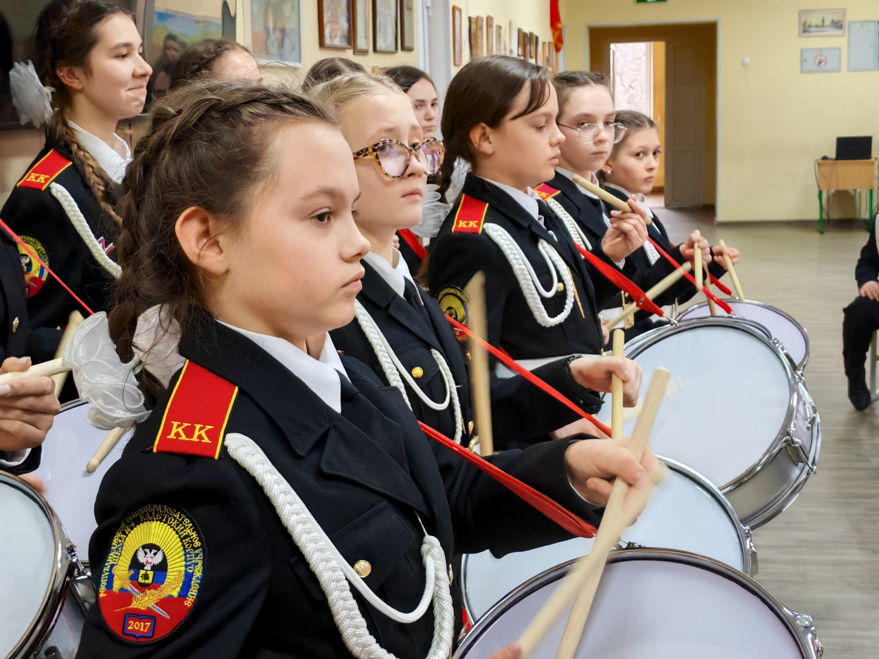 От мастер-классов до выступлений: на Донбассе стали барабанщиками свыше 150 детей
