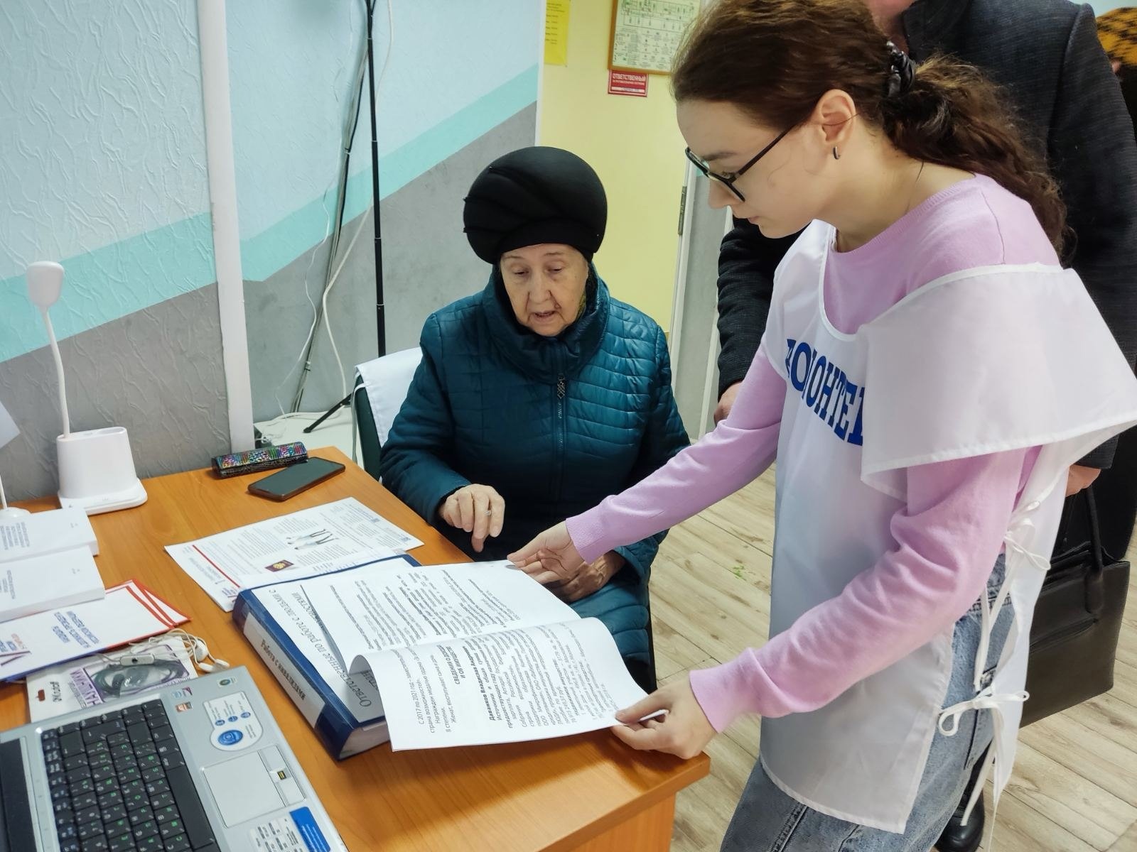 Игнатюк Кристина из Сургута отработала 3 смены была волонтёром на выборах России 3 дня 15,16,17…