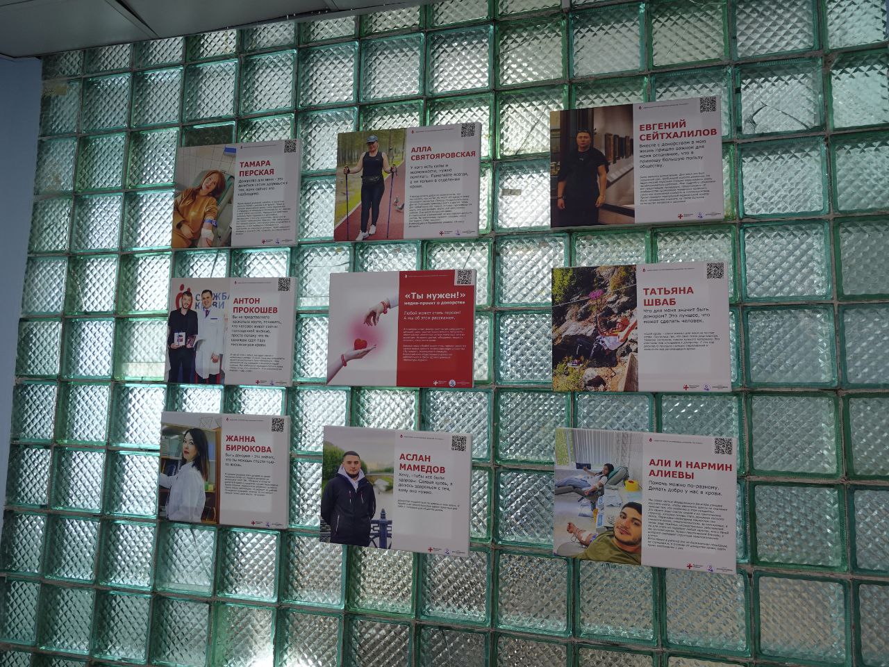 Волонтеры-медики города Ноябрьска открыли фото-выставку о донорстве.