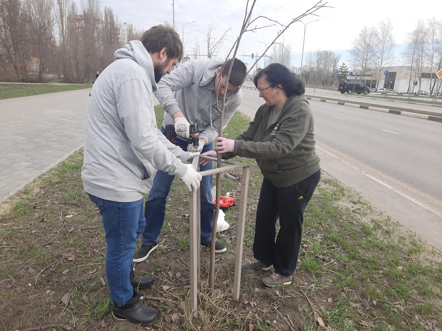 Сотрудники «Милосердия» посвятили апрельские субботники 25-й годовщине фонда