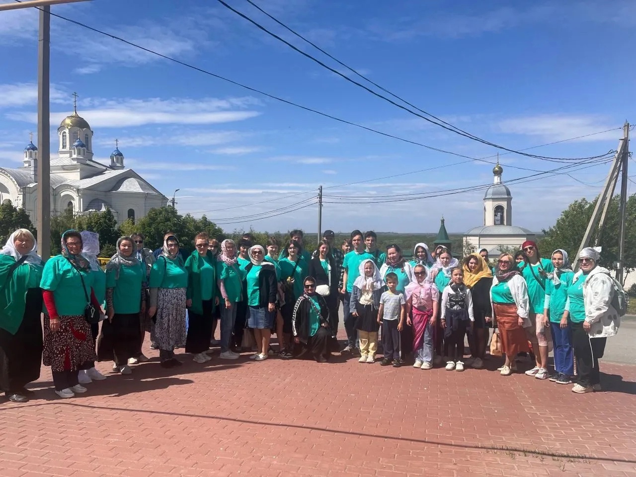Волонтеры проекта «Включайся!» духовно зарядились в Усть-Медве́дицком Спа́со-…