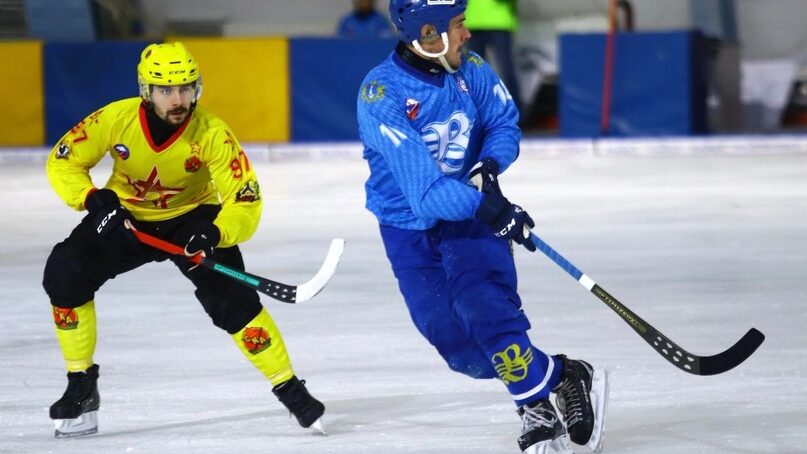 Мастер из Ульяновска делает клюшки для хоккея с мячом