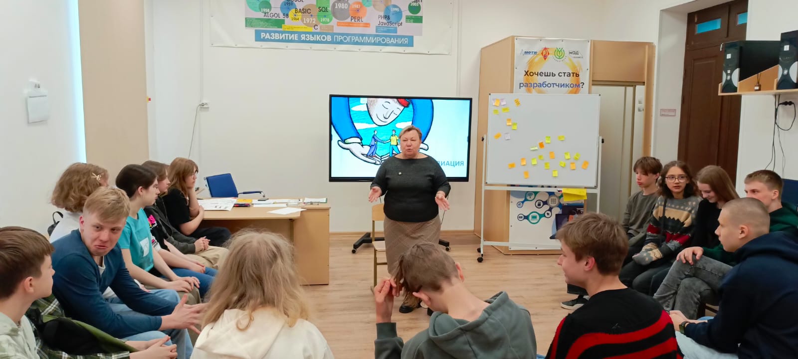 Подростки города Новосибирска, участники социально-ориентированного проекта «Медиатор» департамента…