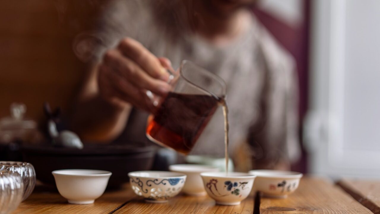 Польза чая и опасная «побочка»: диетолог раскрыла правду о напитке
