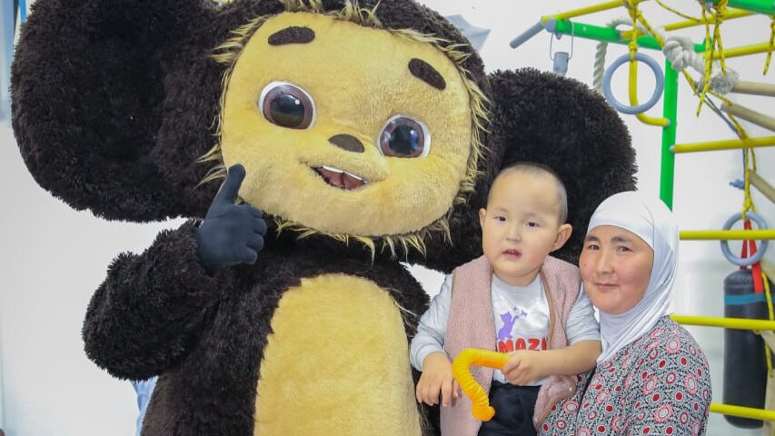 Волонтёры Кыргызстана и России организовали праздник для детей с ОВЗ