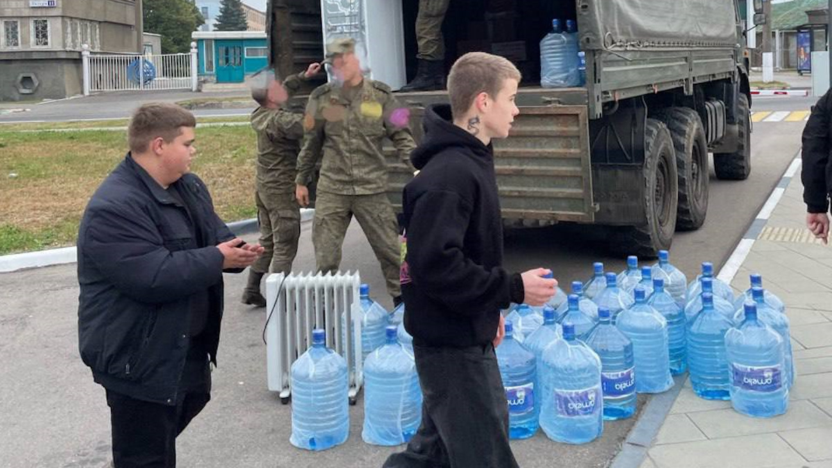 Помощь Тверской области: волонтёры везут еду в Торопец