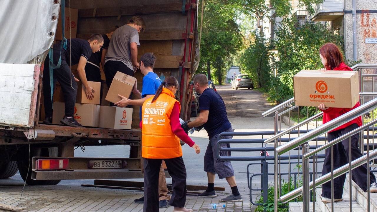 Более 2 тыс. тонн гуманитарной помощи доставили в регионы ЧС