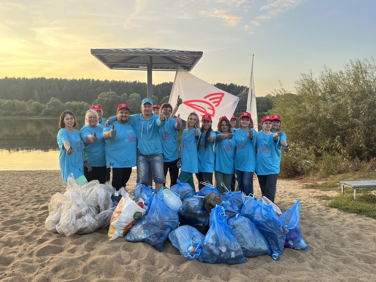 От Тулы до Рязани: волонтер ОМК собрал более 50 мешков мусора с берегов Оки