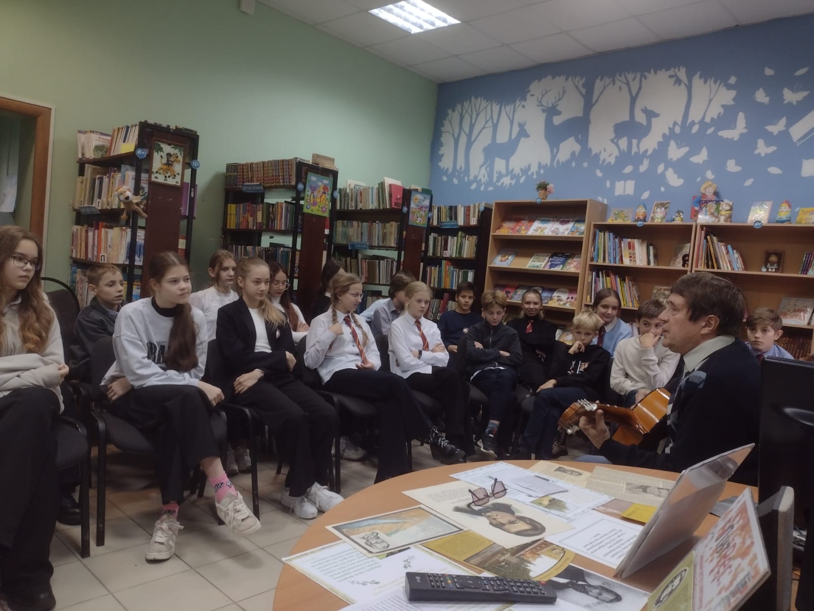 Стиха ожившая строка