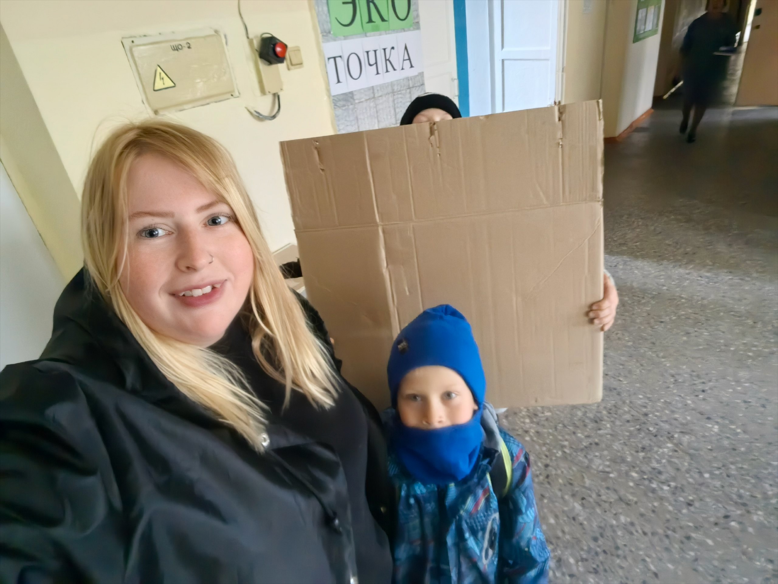 Каждый год наша семья активно принимает участие в акции по сбору макулатуры и пластиковых крышечек 