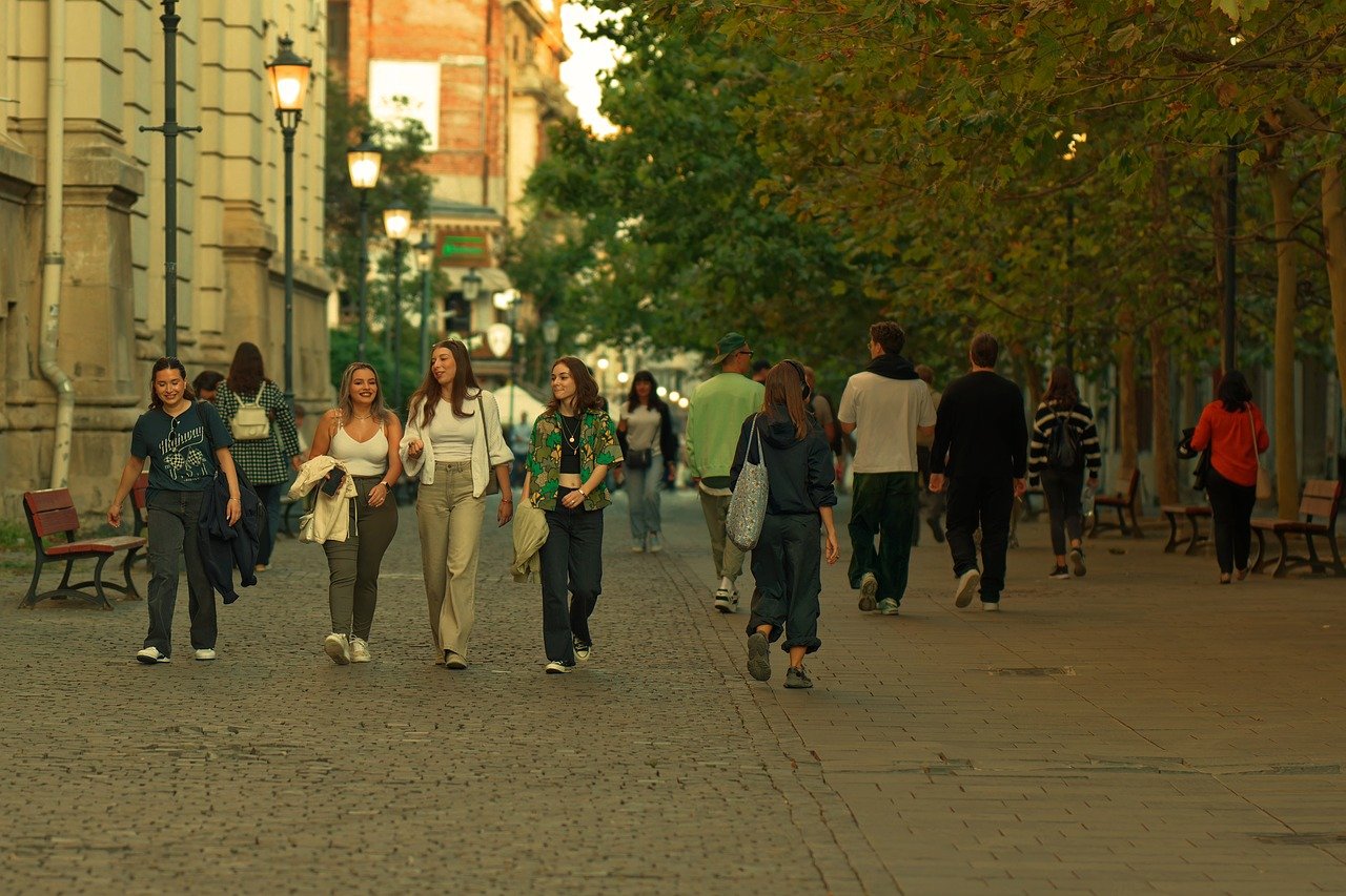 Как подростку избегать давления в группе сверстников: приёмы и техники