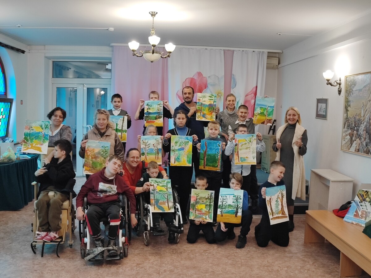 Центр социальной реабилитации «Родник»в Севастополе проводит комплесные занятия для семей…