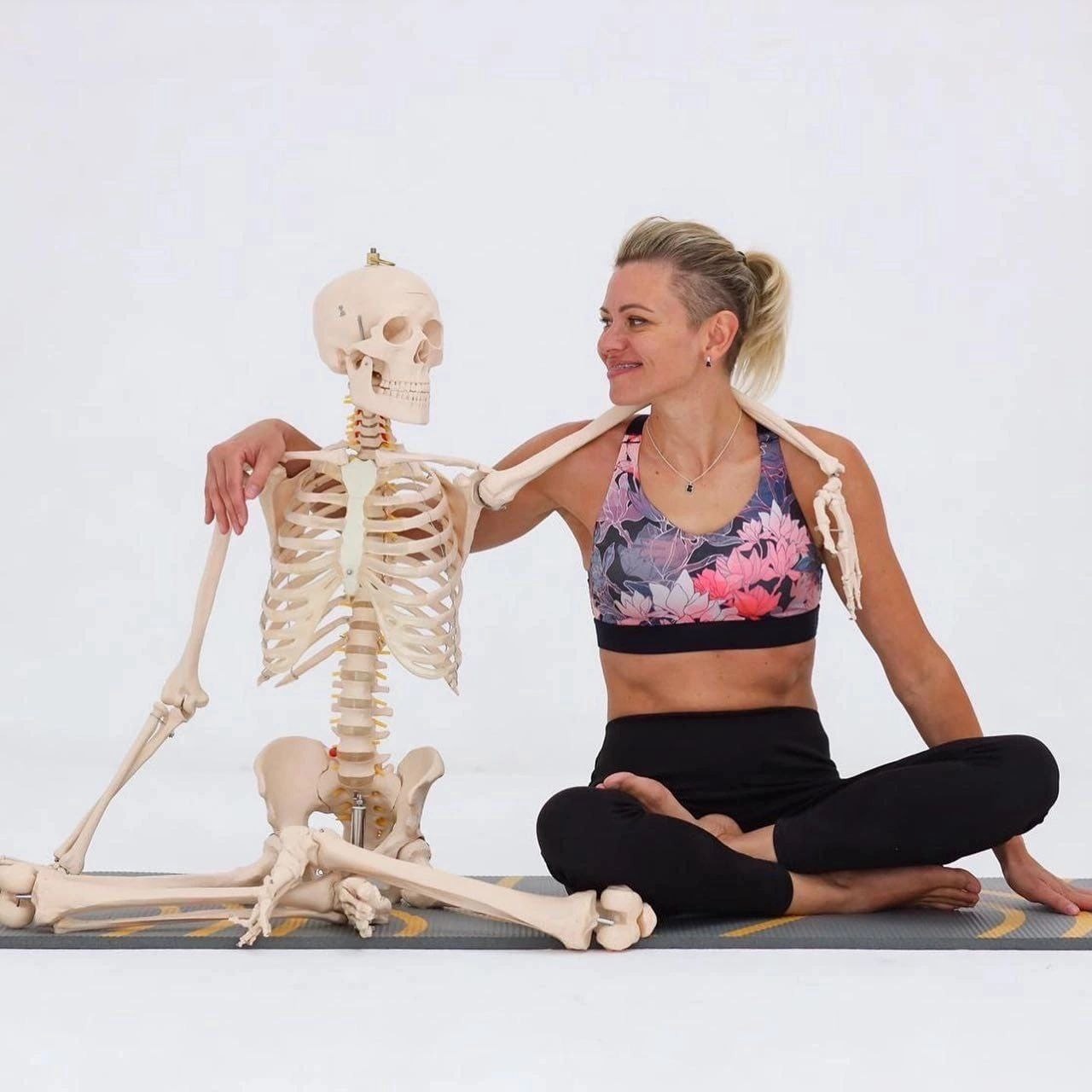 «Стоп, сколиоз!». История «титановой» бабушки, которая решила не сдаваться, и не дает это делать…