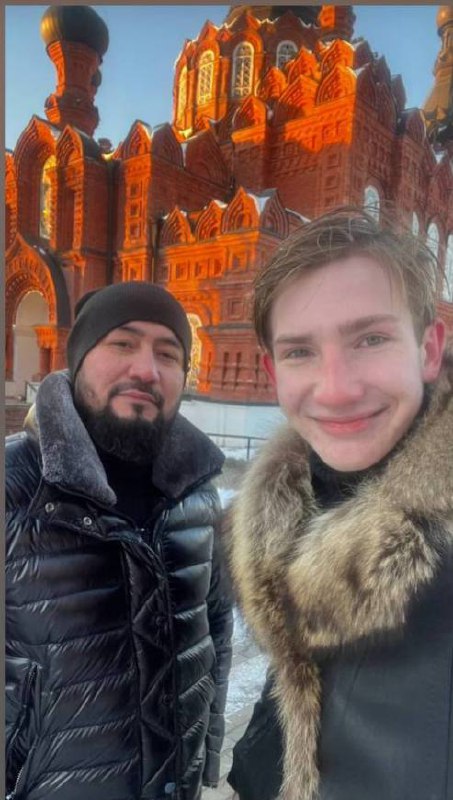 “Девушка ушла от меня, когда узнала, что я делаю людям ногти”: интервью с мастером маникюра…