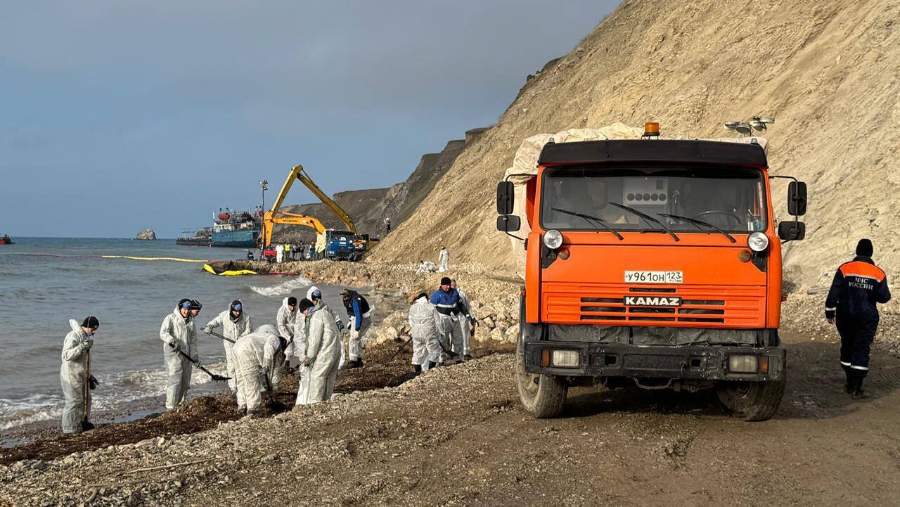 Разлив мазута в Краснодарском крае: последние новости