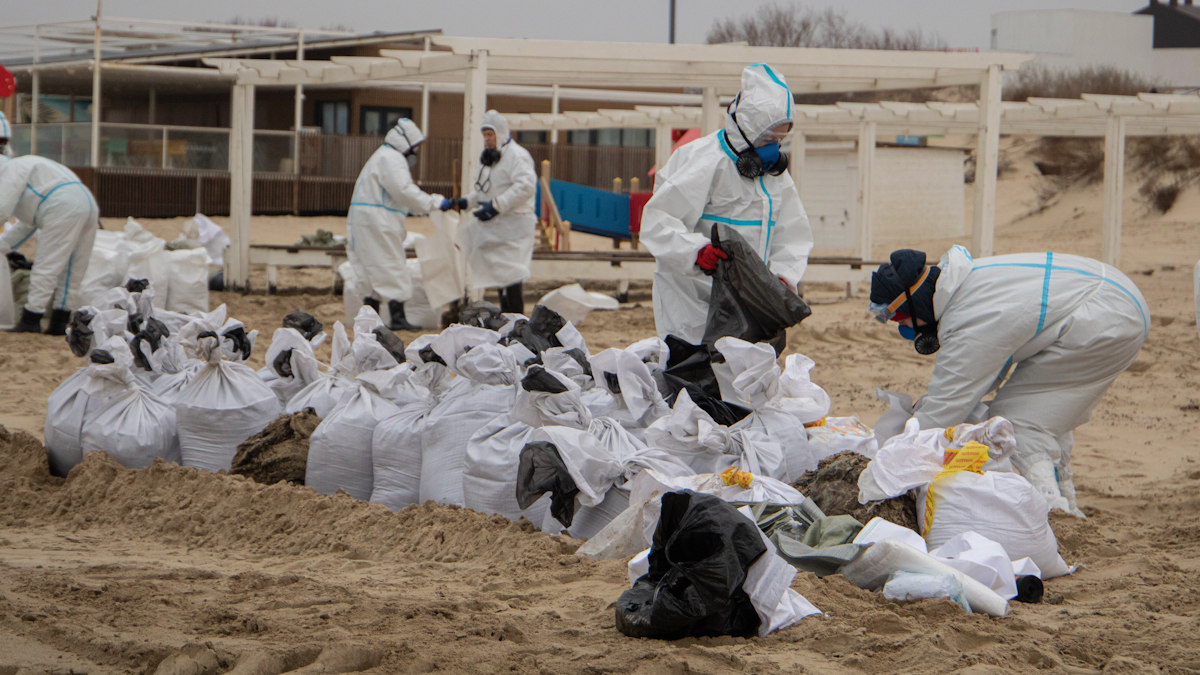 Разлив мазута в Анапе: последние данные о ЧС в Чёрном море