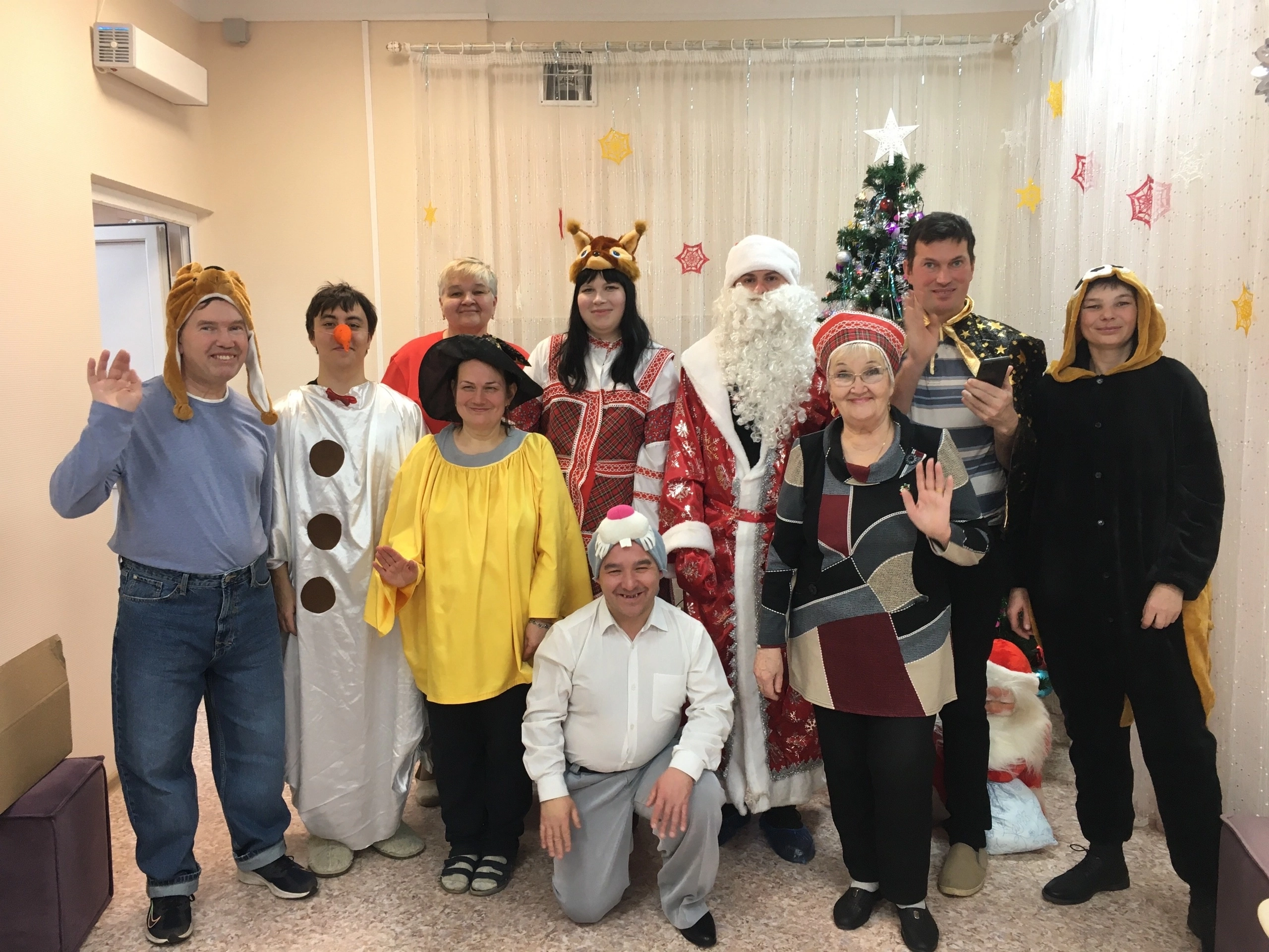 Добрый спектакль от инклюзивного театра «Самовар счастья» к Новому году — 2025