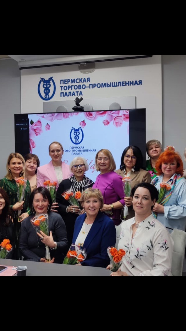 Такой Женский март: цветы, угощение, танго, концерт