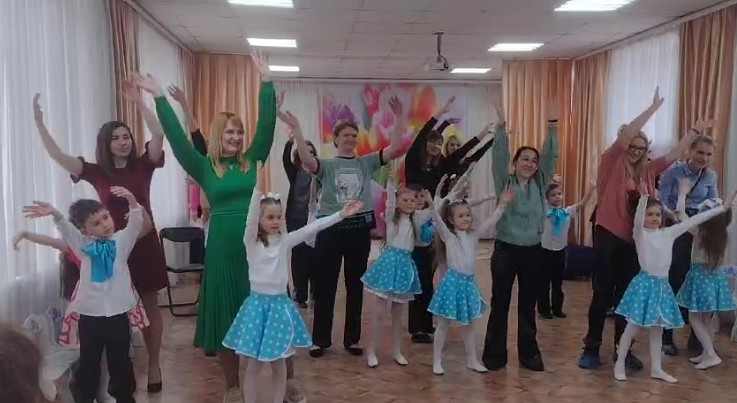 Праздник для мам в воронежском детсаду
