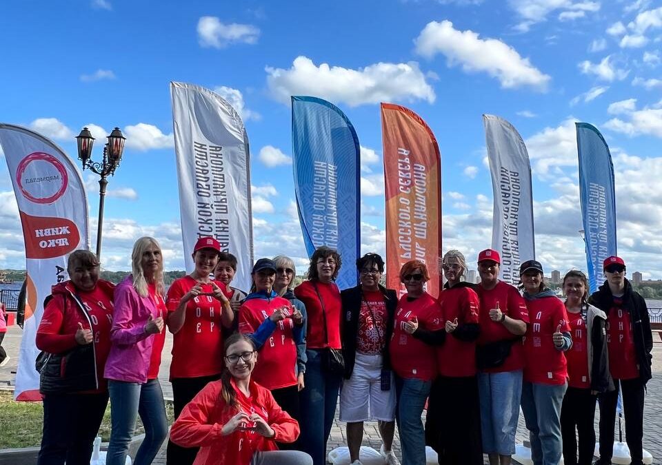 Забег в красных платьях.