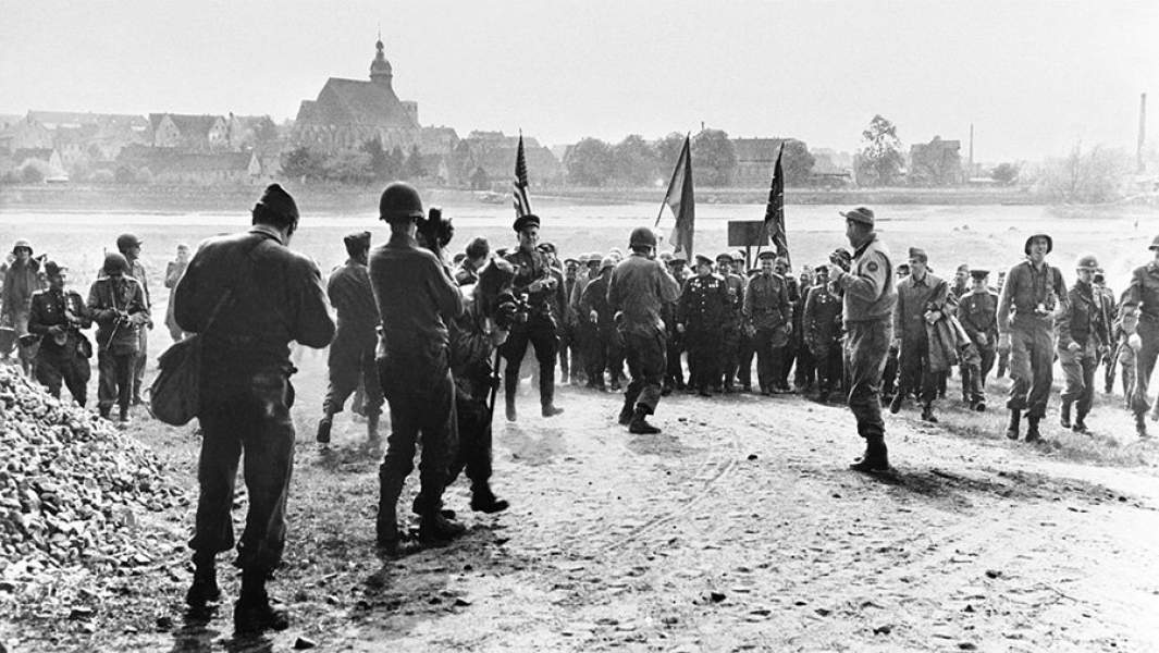 Встреча на Эльбе: триумф советского духа и боевого братства.