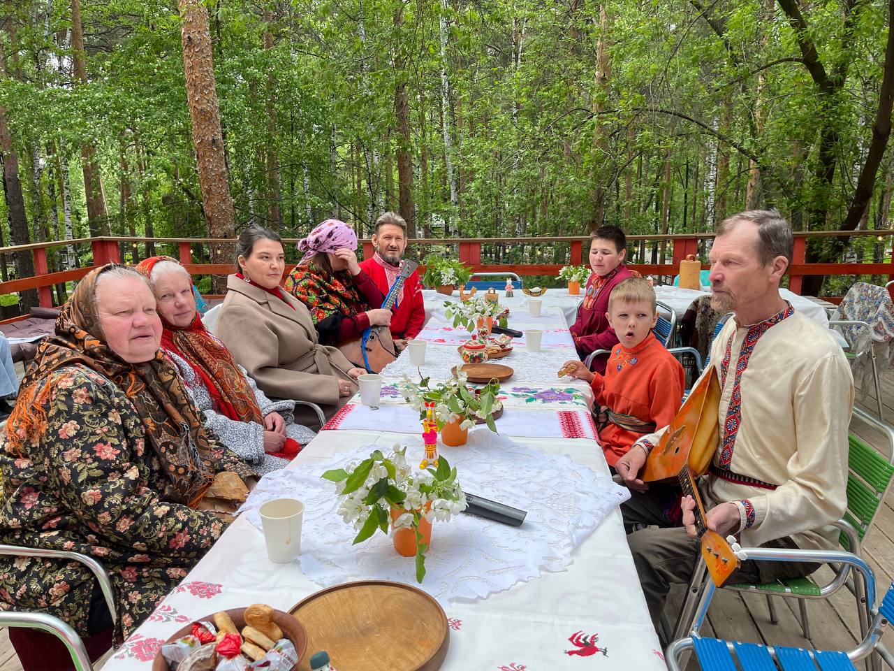 ПРОШЛО ЗНАКОМСТВО С ИСПОЛНИТЕЛЯМИ УРАЛЬСКИХ ПЕСЕННЫХ ТРАДИЦИЙ