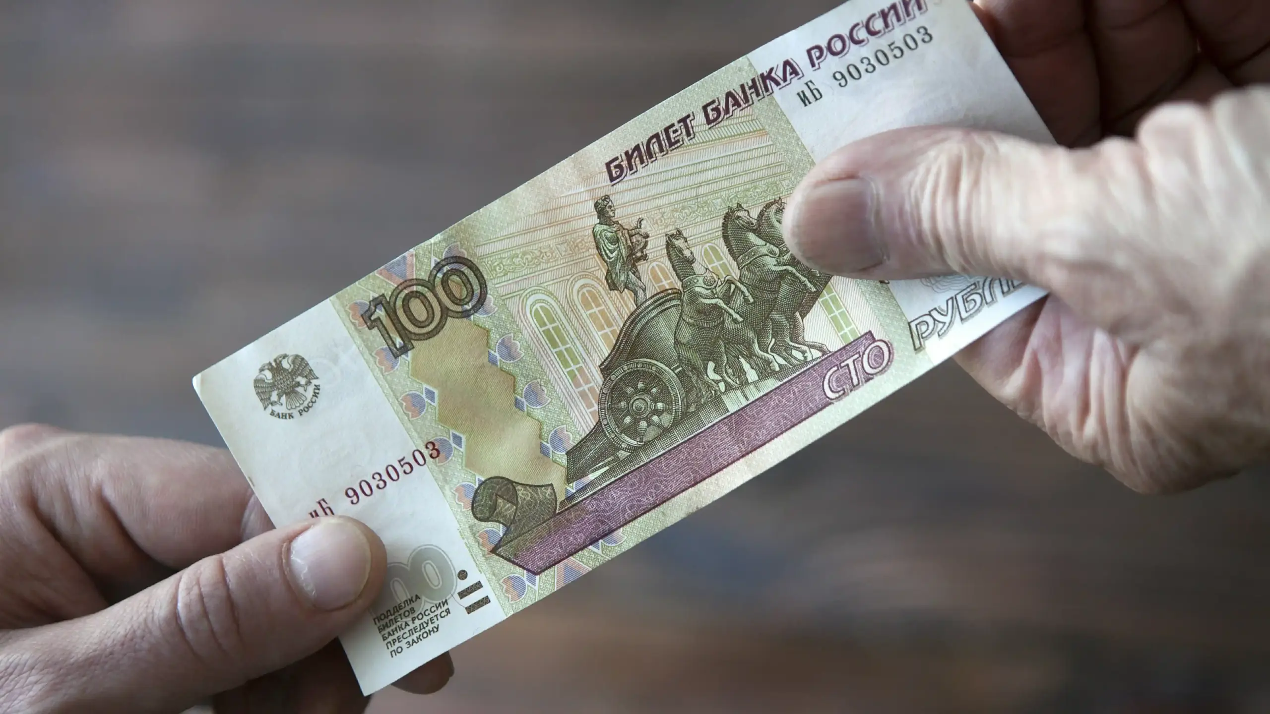 Мошенники звонят домой – новая схема обмана. Как защититься?