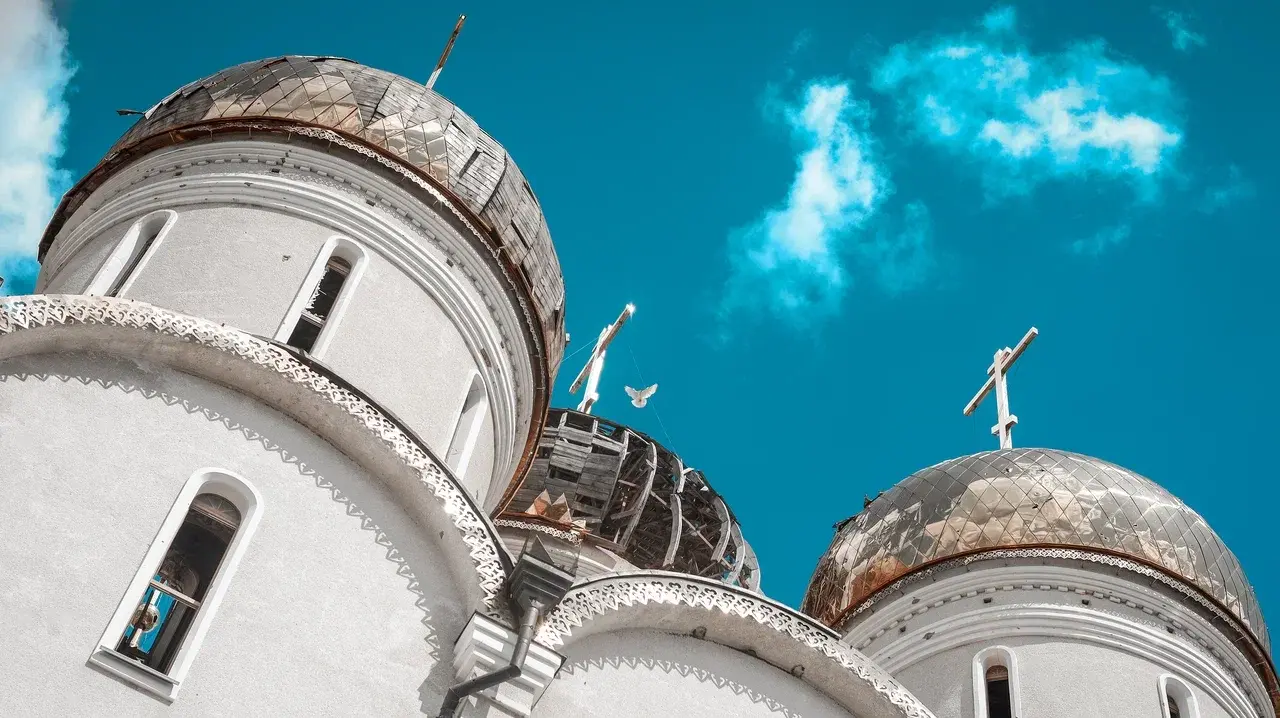 Молодёжь ДНР восстанавливает Никольский монастырь