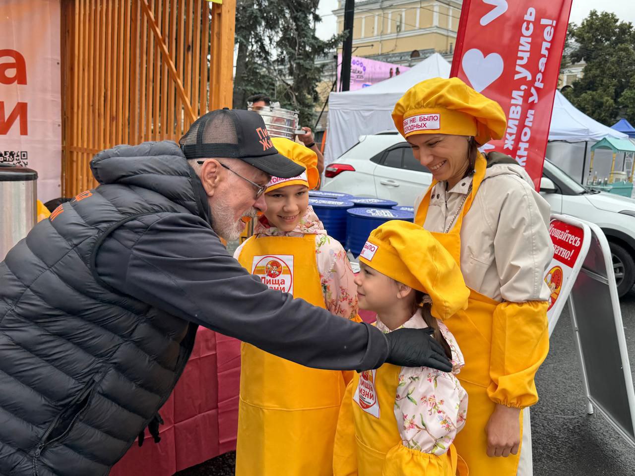 От бабушек до внуков: «Пища Жизни» показала челябинской молодежи силу семейного волонтерства…