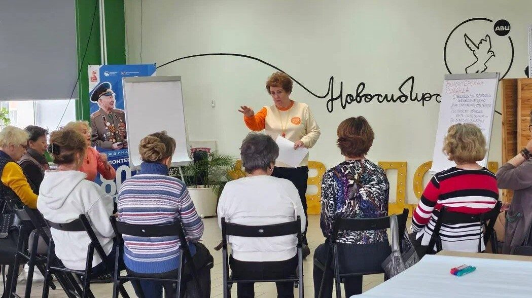 «Серебряные» волонтёры Новосибирска научились выступать на публике