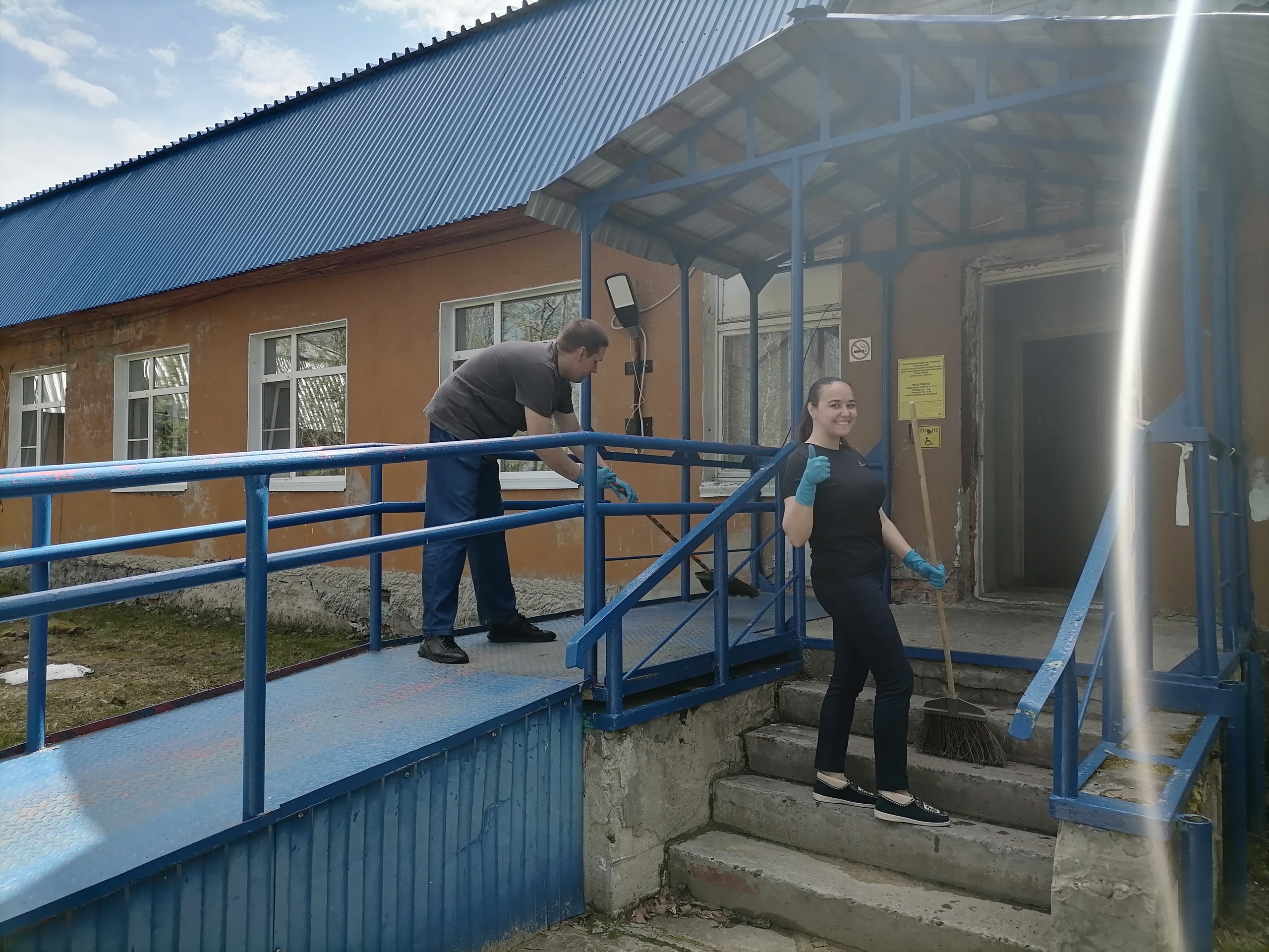 Трудовой десант «Уборка территории»