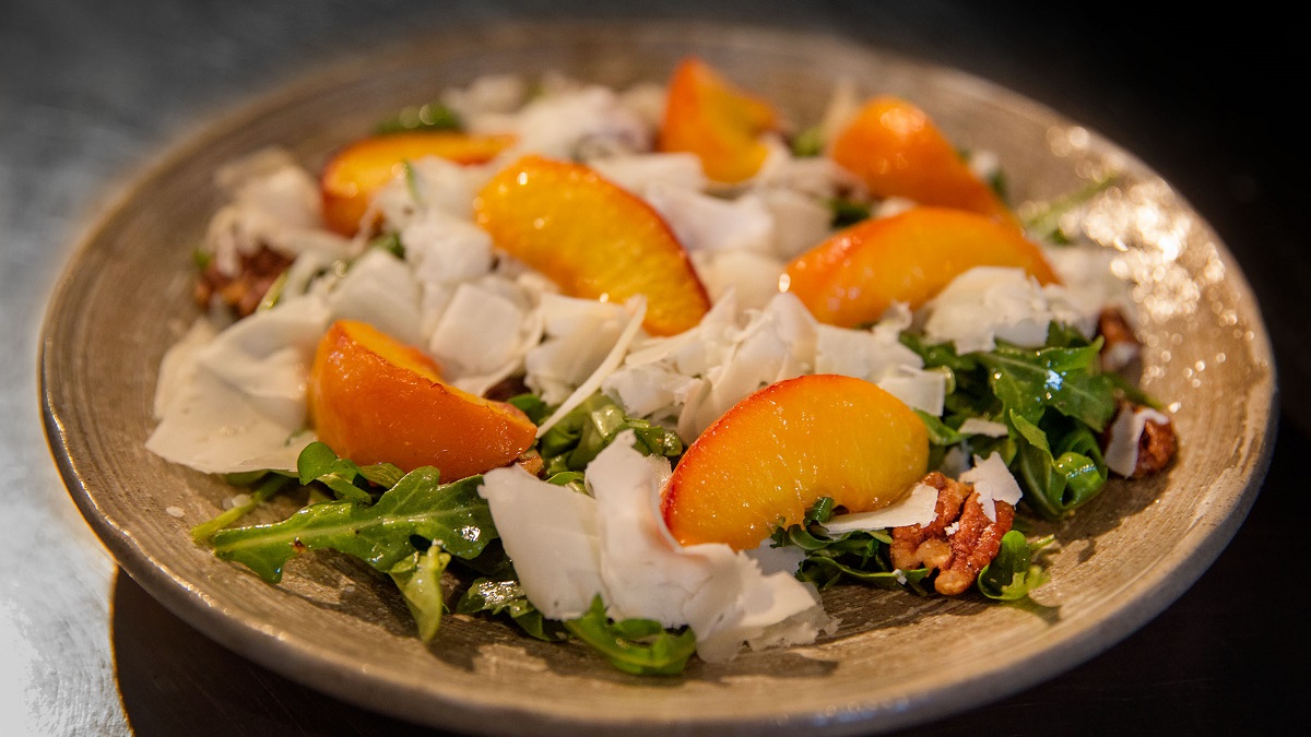 Летние салаты: топ-10 простых, но необычных рецептов