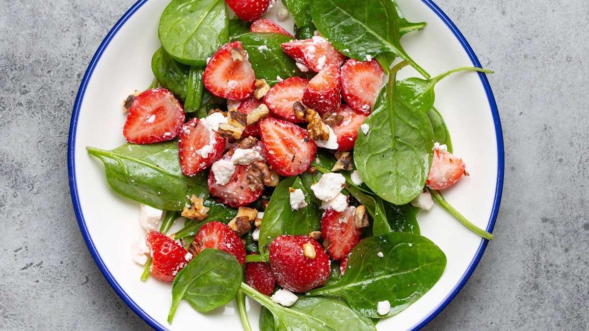 Летние салаты: топ-10 простых, но необычных рецептов