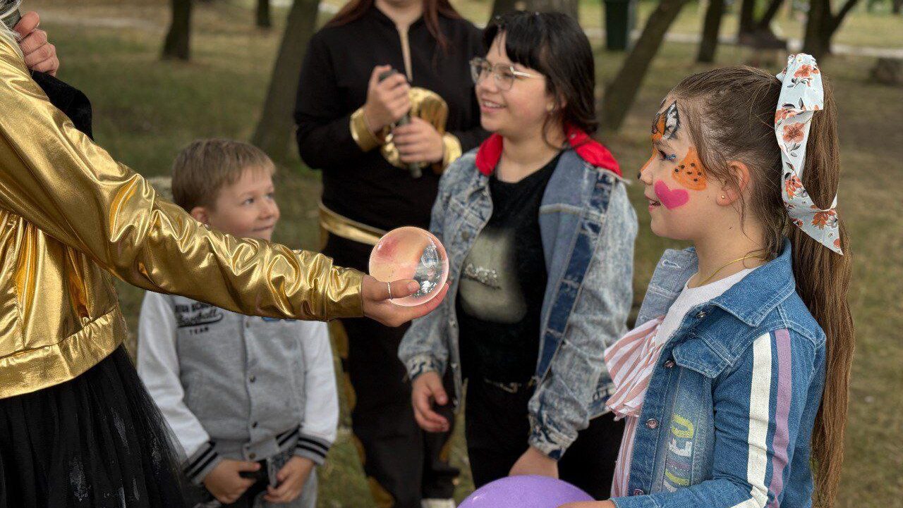 «Диагноз – это ещё не весь ребёнок»: честный рассказ сотрудницы фонда, где помогают тяжелобольным…