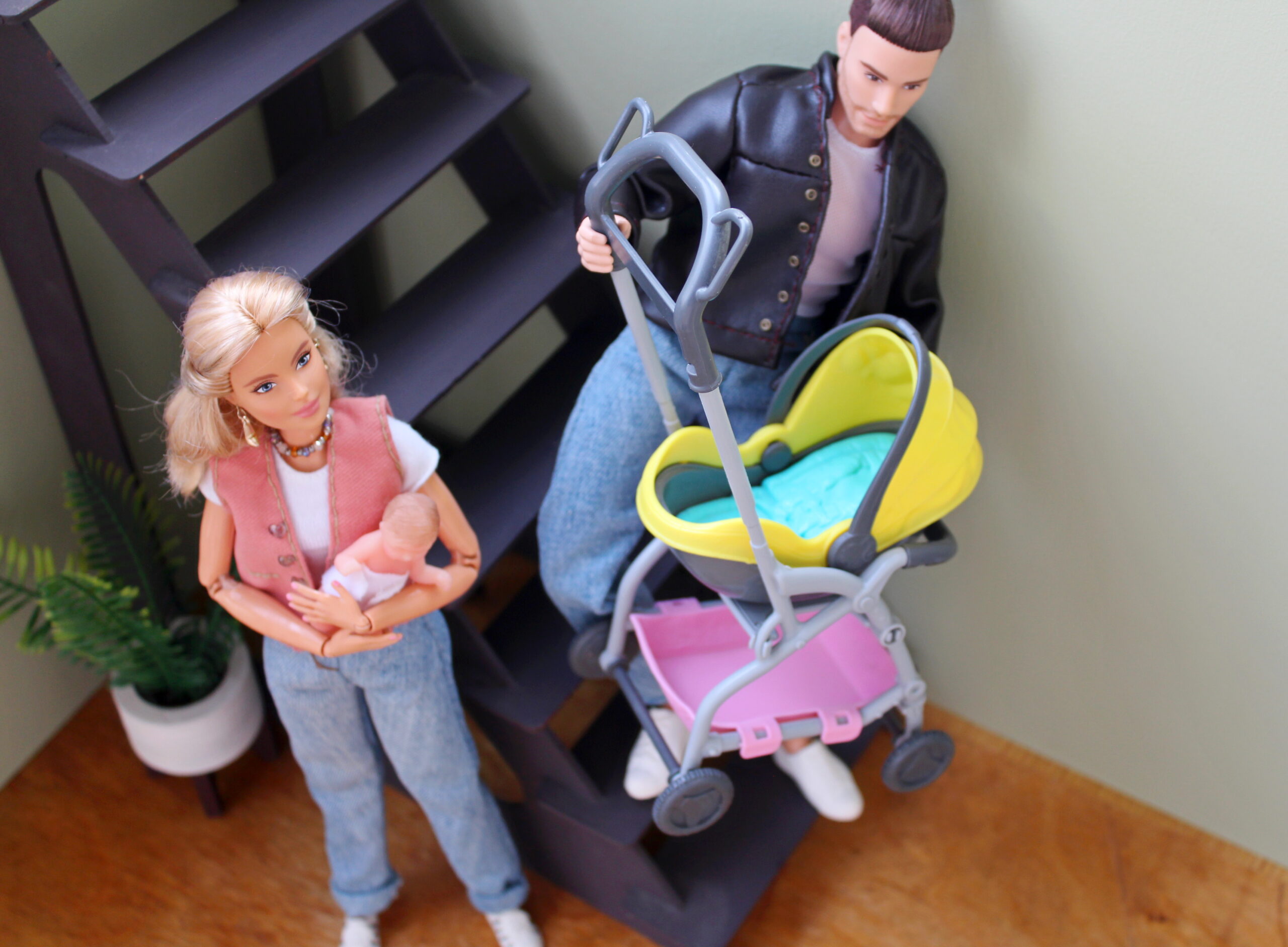 Доброе дело на каждый день. Помогите молодой маме справиться с коляской