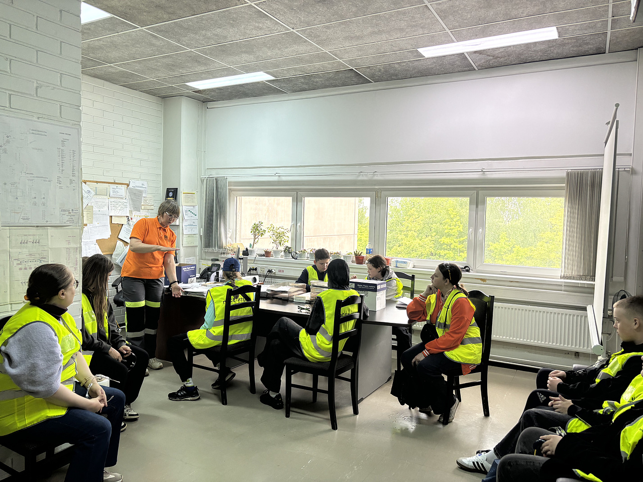 Школьники познакомились с профессиями целлюлозно-бумажной отрасли благодаря сотрудникам…