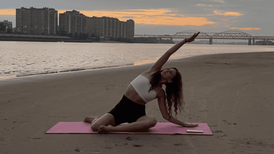 Мёртвый жук и русалка: тренер по пилатесу назвала топ-7 упражнений для новичков