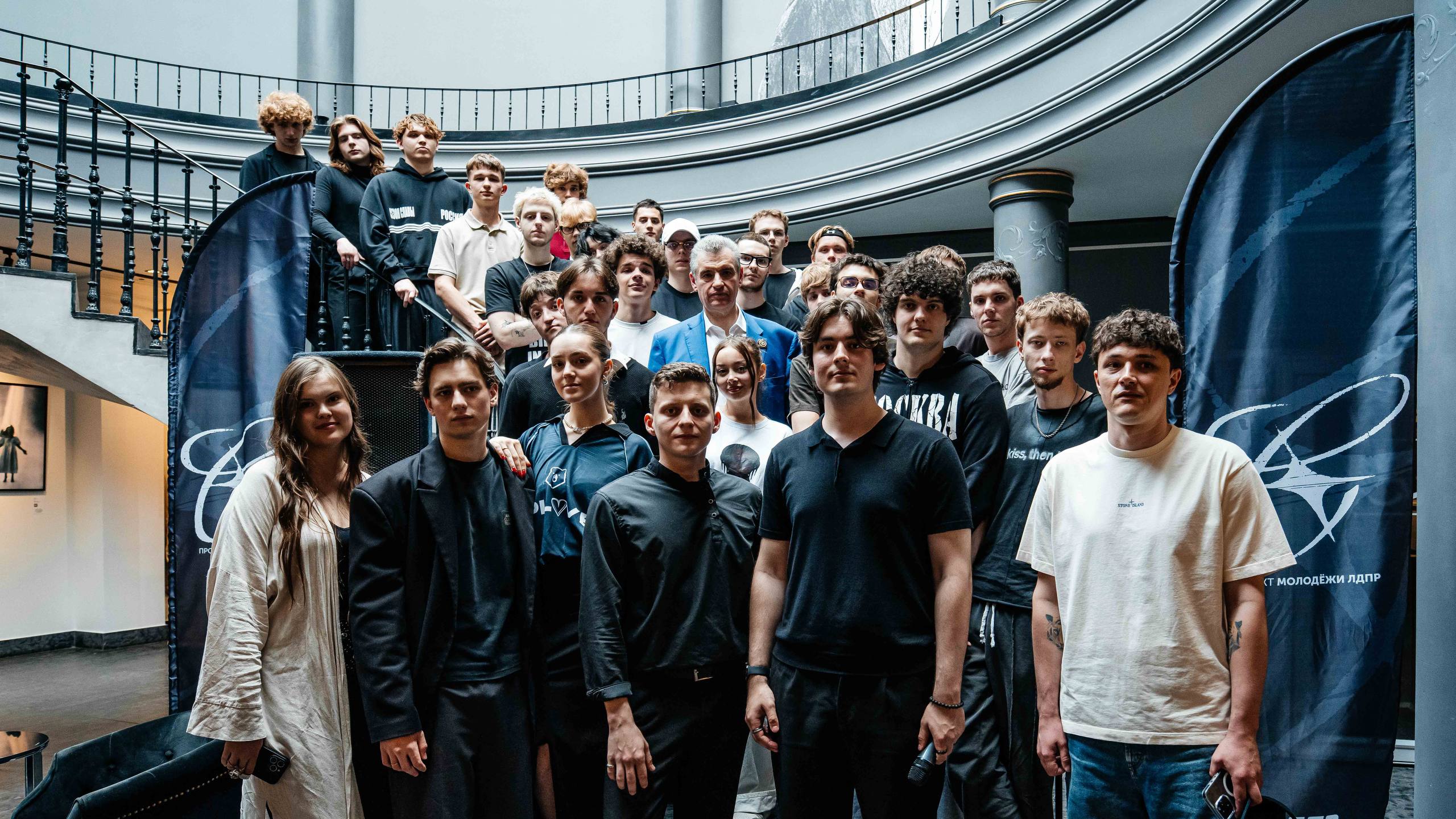 Не только политика: ЛДПР ищет новый голос российской моды