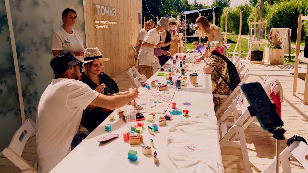 «Архстояние-2025»: 13 инсталляций будут охранять волонтёры