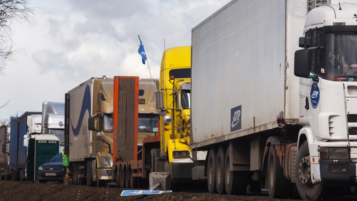 День дальнобойщика-2025: интересные факты и поздравления