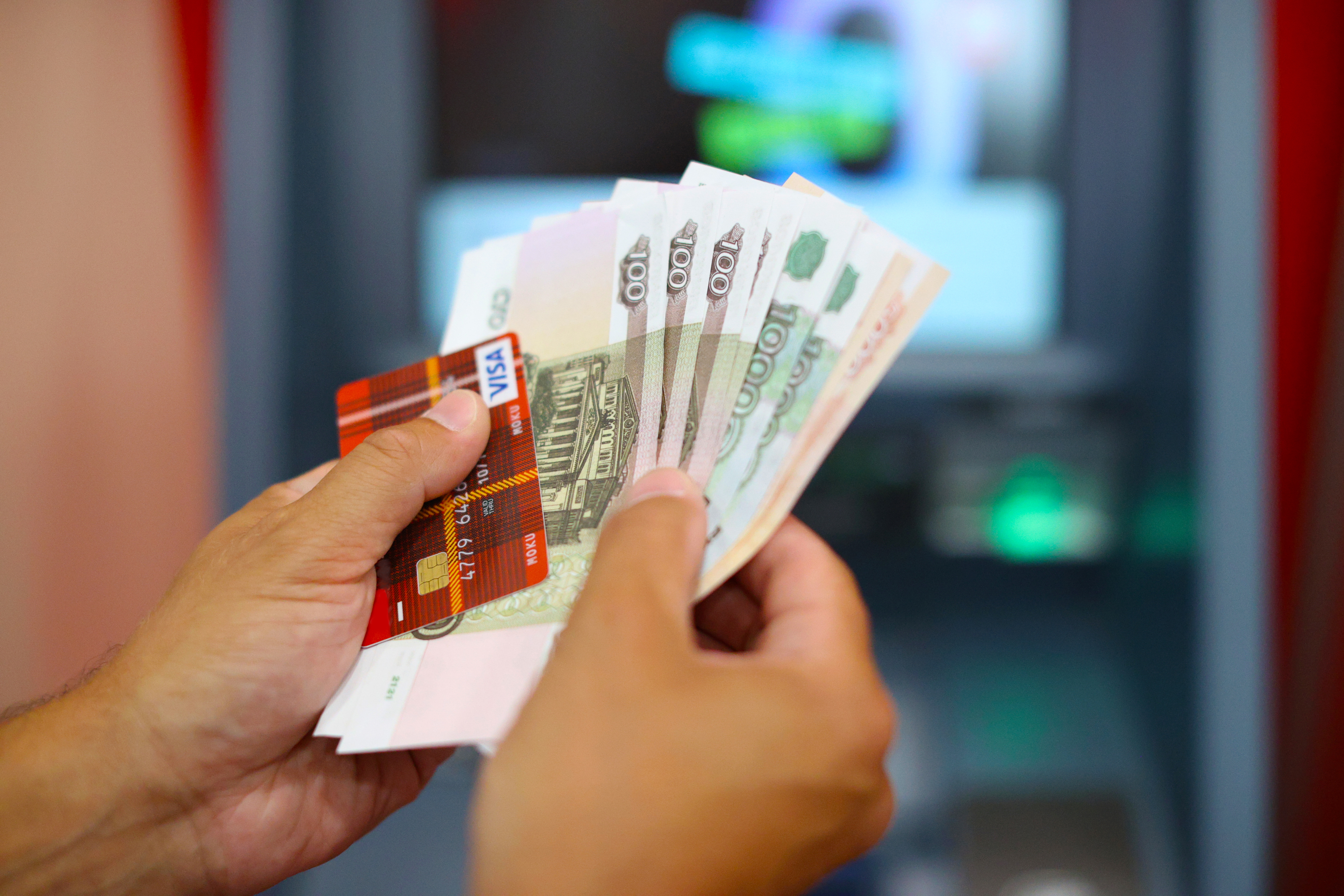 «Впарили непонятно что»: зачем банки навязывают страховки по кредитам?