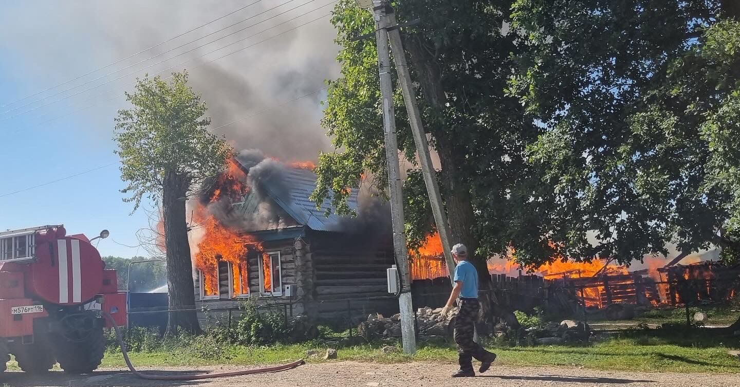 В Татарстане мужчина спас четверых детей из пожара
