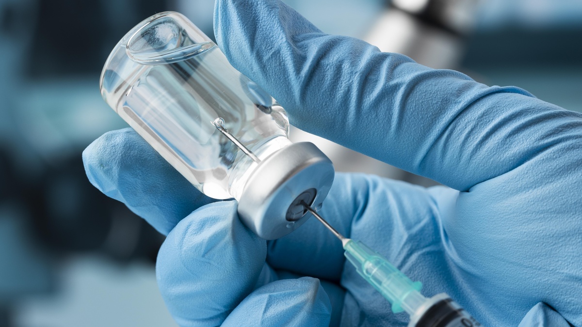 В России начнут тестировать новую вакцину от рака: кого будут лечить первыми и как она работает