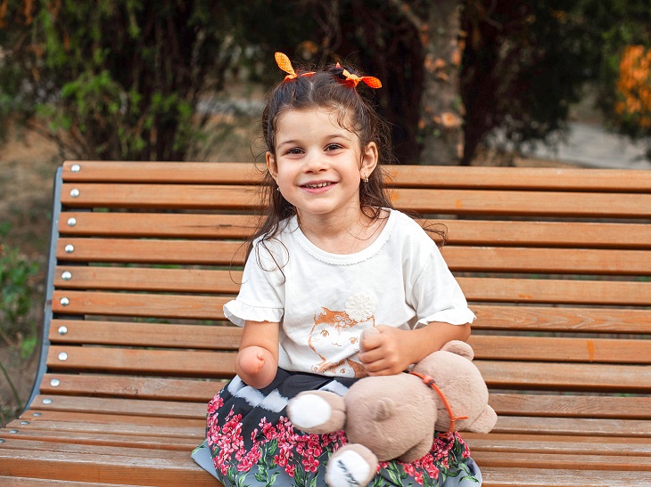 Благотворительное приложение Тубa открыло срочный сбор на протез для маленькой девочки