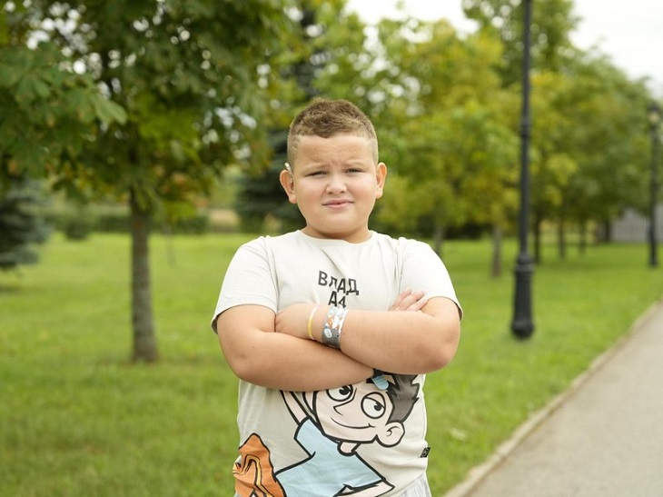 Ребенку требуется сверхмощный слуховой аппарат